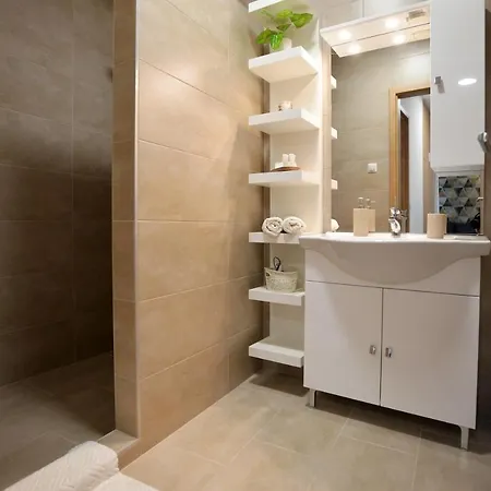 One Luxury Apartment *