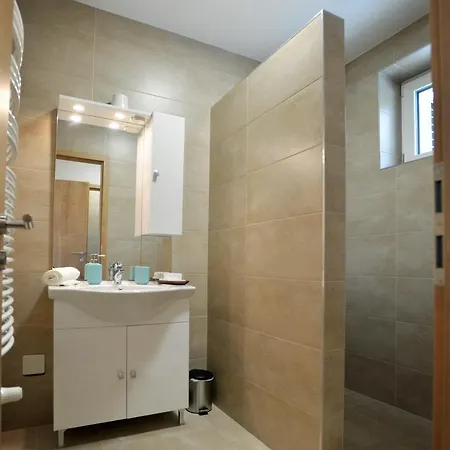 One Luxury Eger