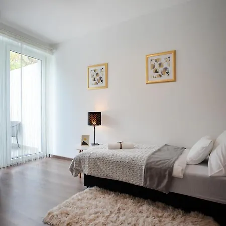 One Luxury Apartamento Eger