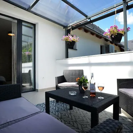 One Luxury Apartment Eger