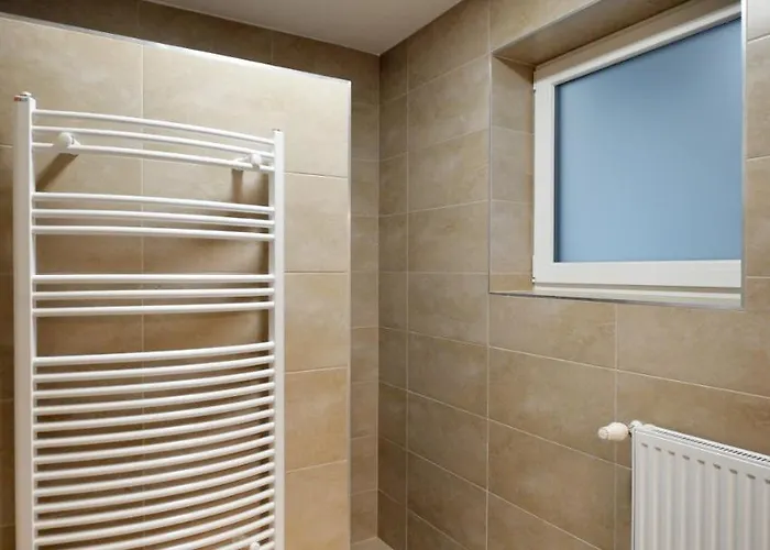 One Luxury Έγκερ