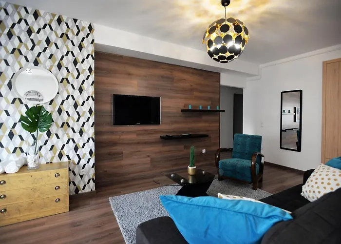 One Luxury * Έγκερ