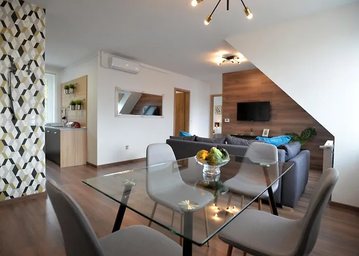 One Luxury * Έγκερ